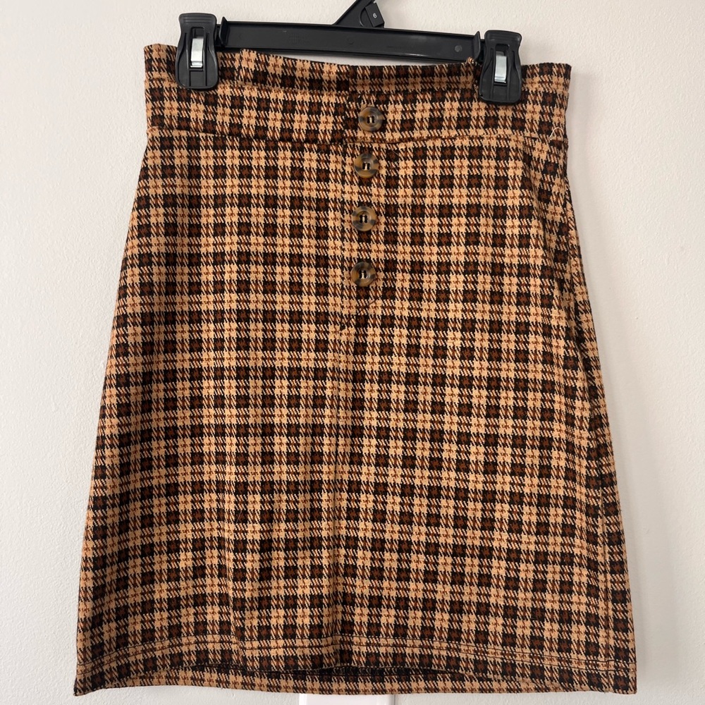 Brown plaid skirt.